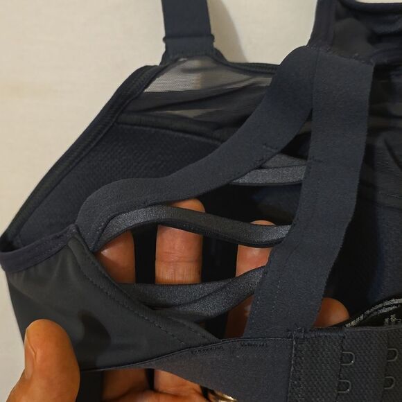 Victoria’s Secret Sports Bra 32C - Picture 4 of 7